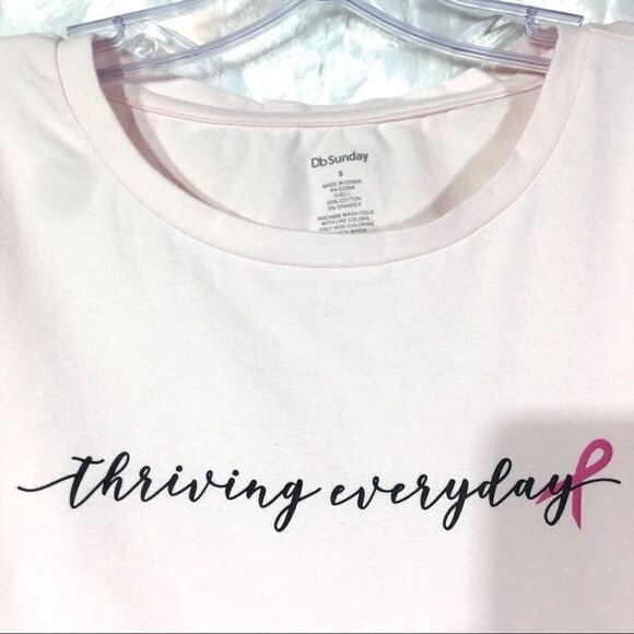 NEW thriving everyday breast cancer awareness short sleeved tee shirt NWT small - Picture 4 of 5